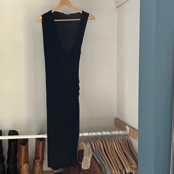 black dress - Picture 2 of 4